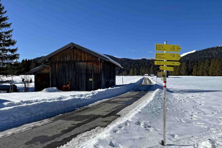 Winterwanderung Kruen Wegkreuzung